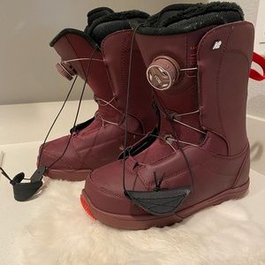 Snowboard boots